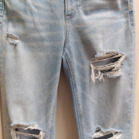American Eagle Jeans Womens Size 8 Mom Straight Leg Light Wash Distressed - Picture 4 of 11